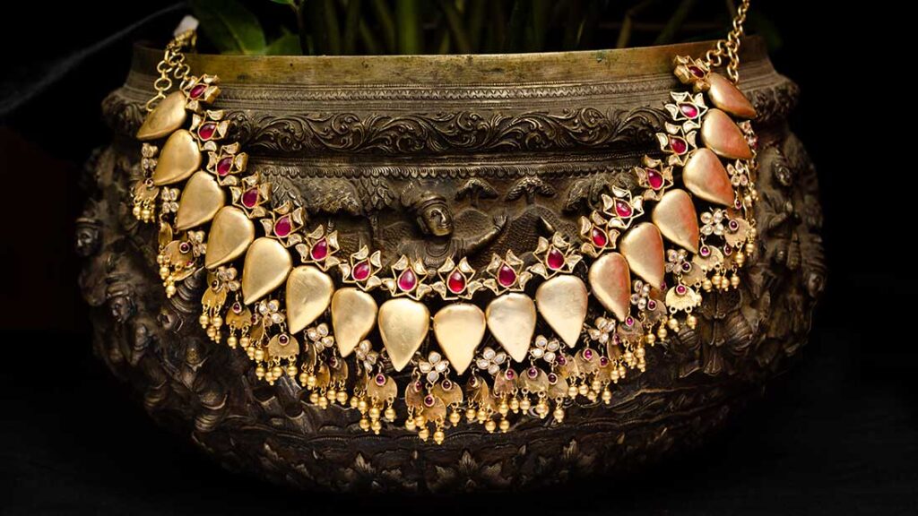 The Significance of Traditional Jewellery in Various Cultures Traditional Jewellery in Various Cultures